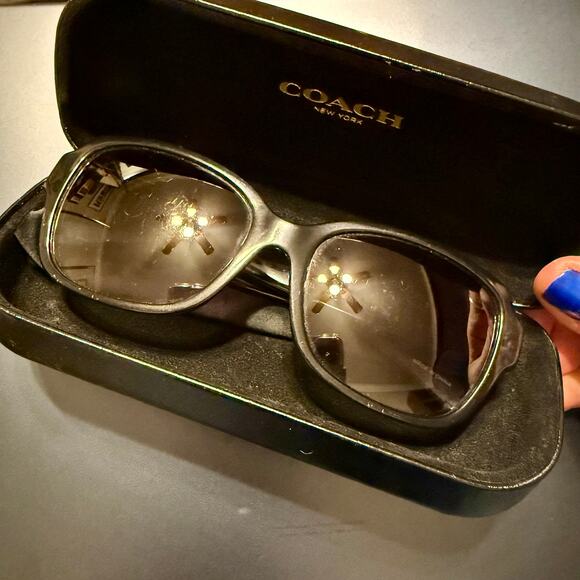 🎉HP!🎉Coach HC8160 Butterfly Black Frame Sunglasses with Case - Picture 3 of 9